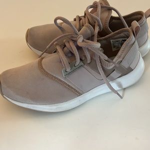 New Balance Sneakers. Women. Size 7.